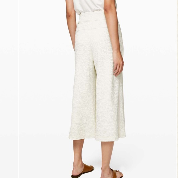 Lululemon can you feel the pleat crop - Picture 3 of 13